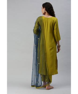 Women Green Embroidery Kurta Set with Net Dupatta 3