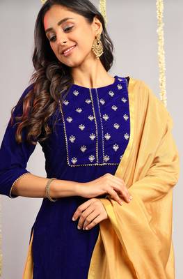 Blue embroidered velvet salwar 2