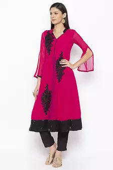 Magenta embroidered georgette kurta &-sets