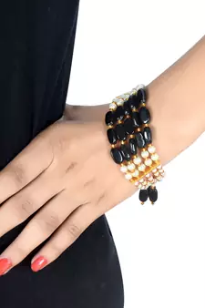 Traditional Pearl Bracelets