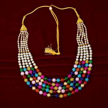 Multilayer pearl necklaces 1