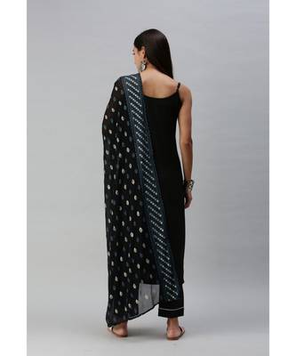 Women Black Gotta Patti Kurta with Pant & Foil Printed Dupatta 2