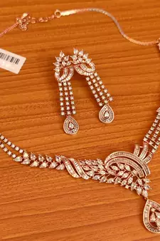 White necklace-sets