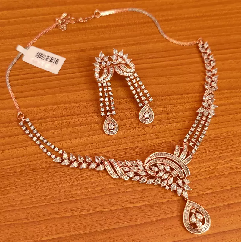 White necklace-sets