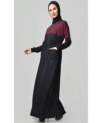 Women's Contrast colorblocked Sand Jersey Abaya dress for Travel Maroon and Black 2