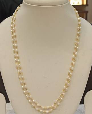 White pearl necklaces 1