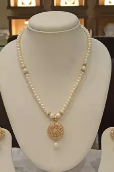 Multicolor pearl necklaces