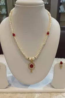 Multicolor pearl necklaces