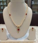 Multicolor pearl necklaces