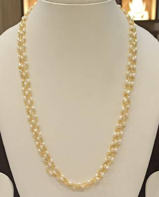 White pearl necklaces 1