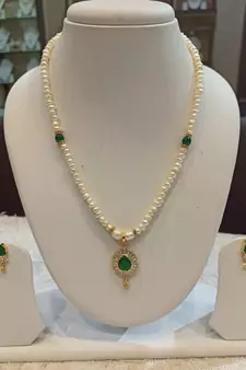 Multicolor pearl necklaces