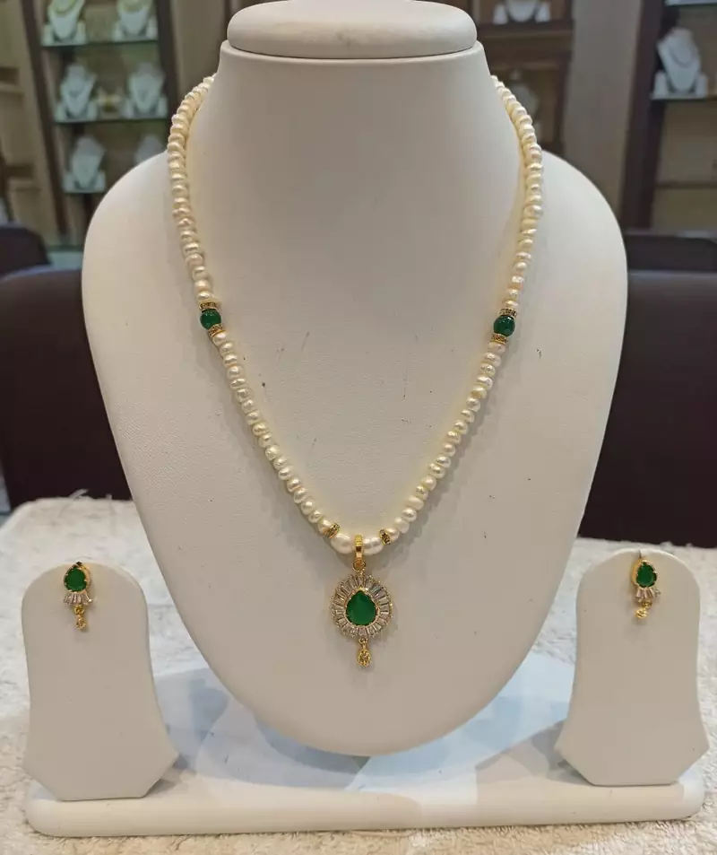 Multicolor pearl necklaces
