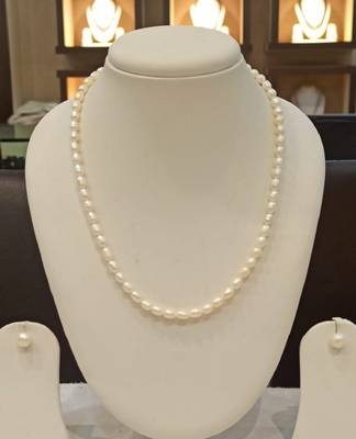 White pearl necklaces 1