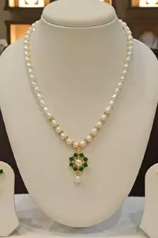 Multicolor pearl necklaces