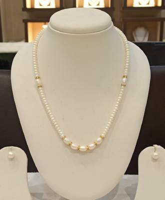 White pearl necklaces 1