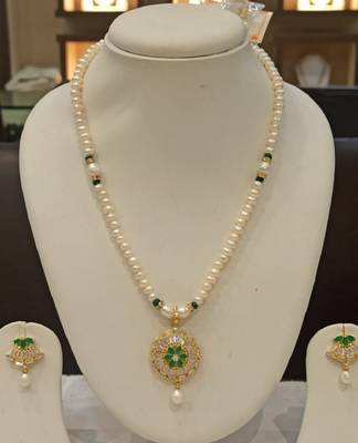 Multicolor pearl necklaces 1
