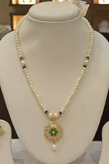 Multicolor pearl necklaces