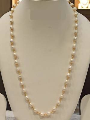 White pearl necklaces 1