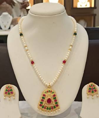 Multicolor pearl necklaces 1