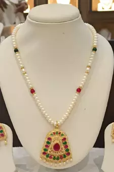 Multicolor pearl necklaces