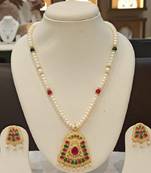 Multicolor pearl necklaces