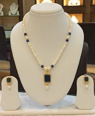 Blue pearl necklaces 1