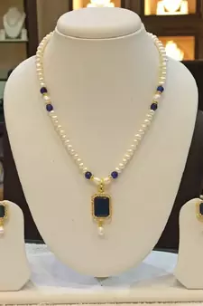 Blue pearl necklaces