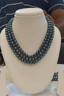 Blue pearl necklaces