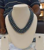 Blue pearl necklaces