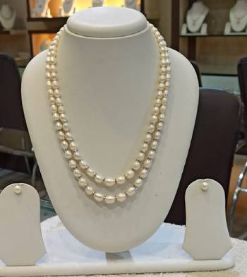 White pearl necklaces 1