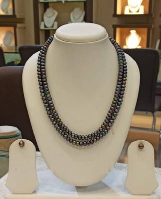 Black pearl necklaces 1