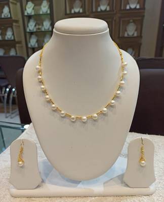 White pearl necklaces 1
