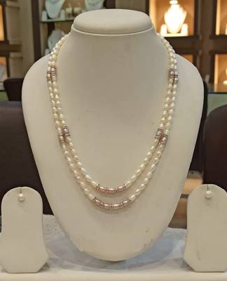 White pearl necklaces 1