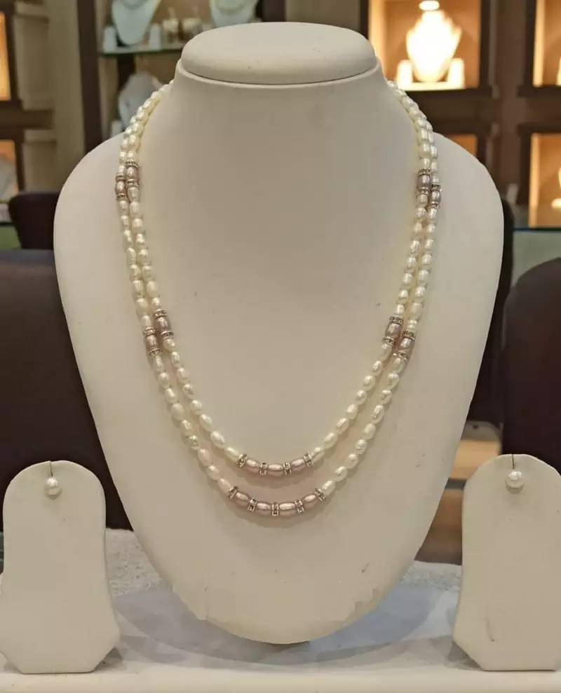 White pearl necklaces