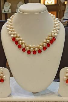 Multicolor pearl necklaces