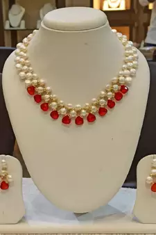 Multicolor pearl necklaces