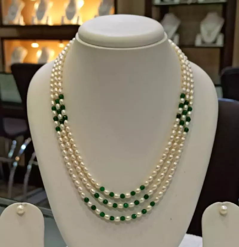 Multicolor pearl necklaces