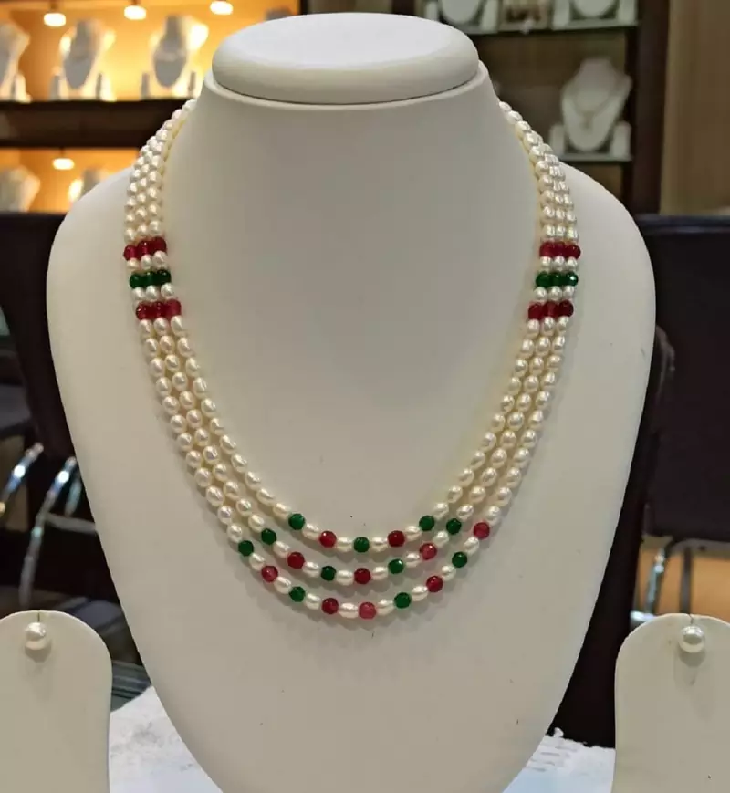 Multicolor pearl necklaces