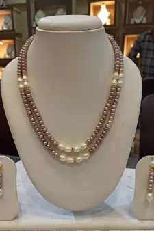 Multicolor pearl necklaces