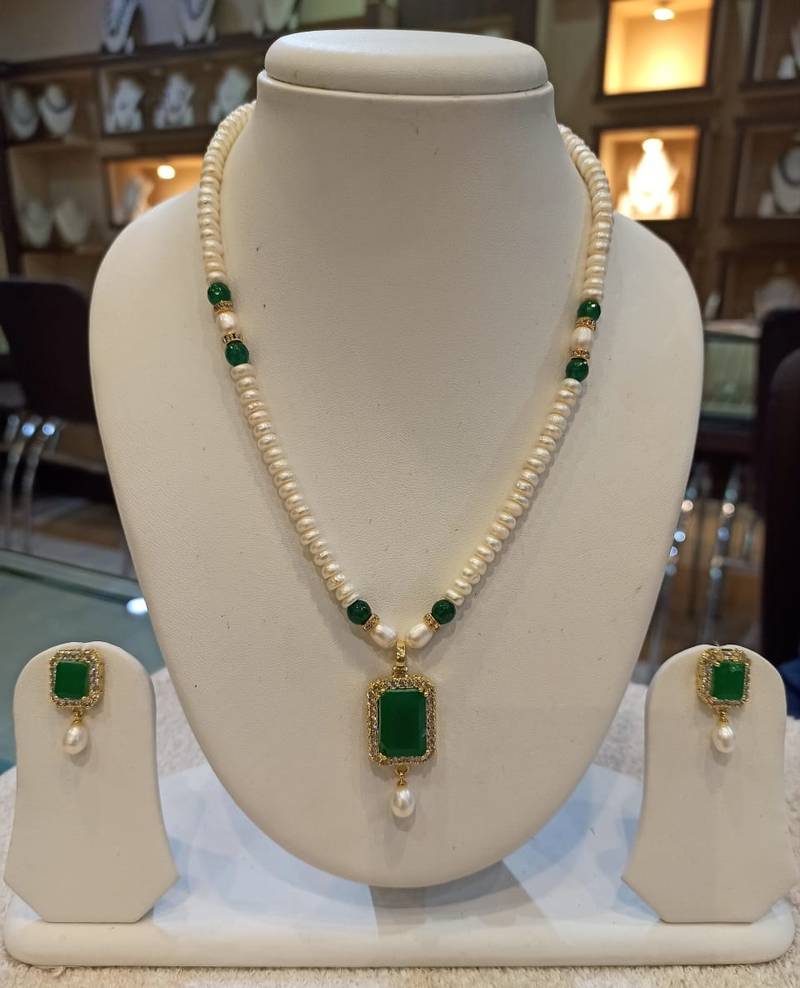 Multicolor pearl necklaces