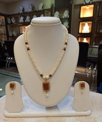 Multicolor pearl necklaces 1