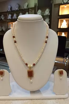 Multicolor pearl necklaces