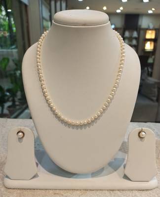 White pearl necklaces 1