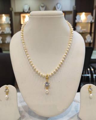 White pearl necklaces 1