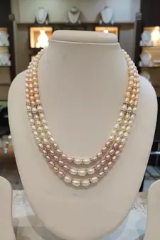 Multicolor pearl necklaces