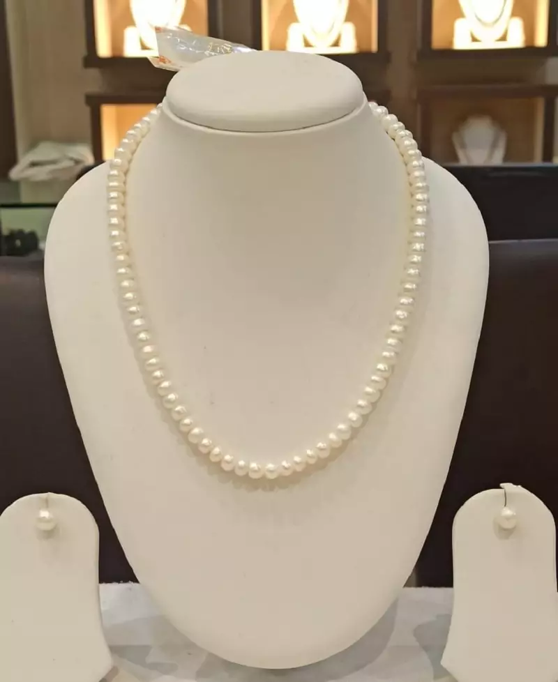 White pearl necklaces