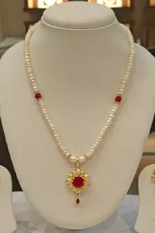 Multicolor pearl necklaces