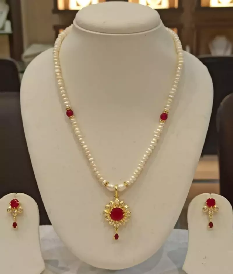 Multicolor pearl necklaces