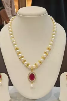 Multicolor pearl necklaces