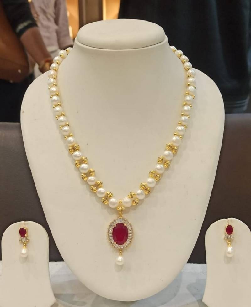 Multicolor pearl necklaces